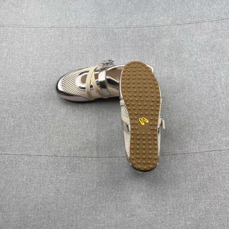 Sepatu Sneakers Anyaman Berong - Sneakers ulasan dan harga